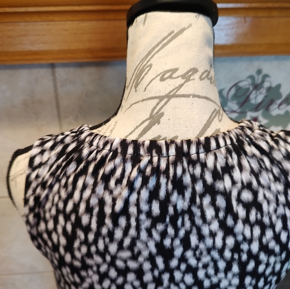 Michael Kors XS Sleeveless Dress! - Picture 5 of 12